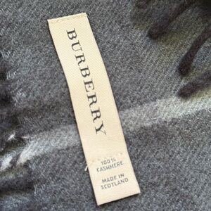 Burberry 100% cashmere scarf